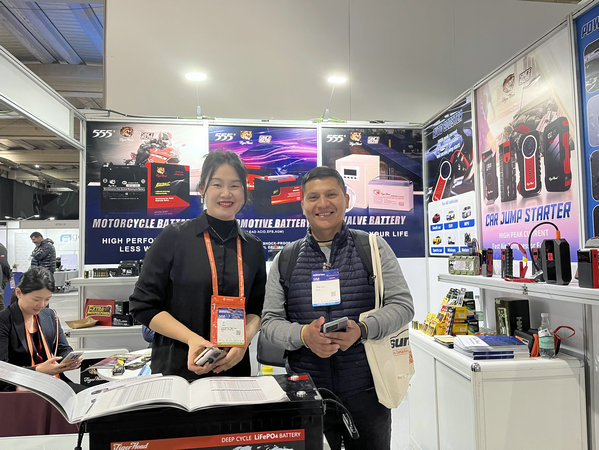 Tiger Head Battery Company presenta múltiples productos de baterías nuevos en exposición chilena